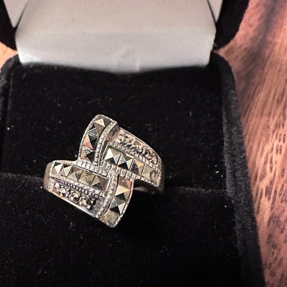 Elegant Silver marcasite Geometric Ring